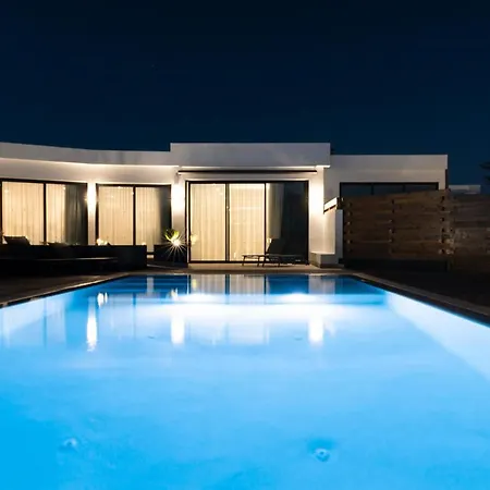 Villa Estelinas - Luxurious 5 Bedroom - Stunning Sea Views - Jacuzzi *