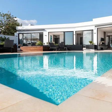 Estelinas - Luxurious 5 Bedroom - Stunning Sea Views - Jacuzzi