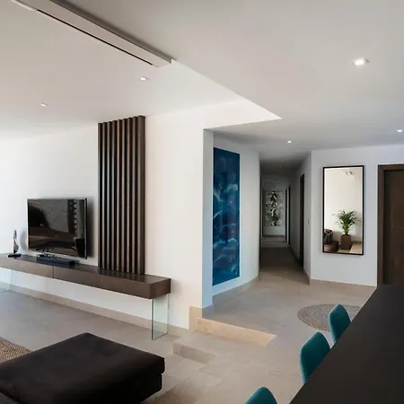 Estelinas - Luxurious 5 Bedroom - Stunning Sea Views - Jacuzzi Villa