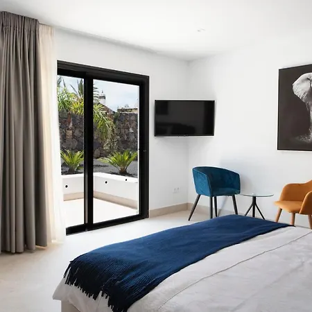 Estelinas - Luxurious 5 Bedroom - Stunning Sea Views - Jacuzzi Villa