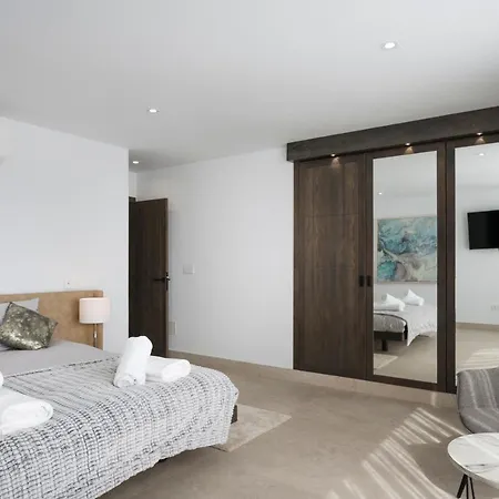 Estelinas - Luxurious 5 Bedroom - Stunning Sea Views - Jacuzzi Villa Puerto del Carmen