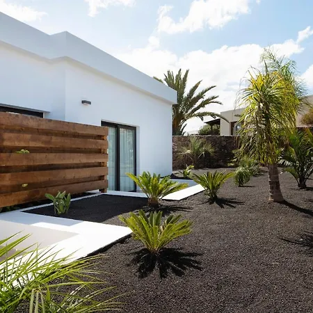 Estelinas - Luxurious 5 Bedroom - Stunning Sea Views - Jacuzzi Villa Puerto del Carmen (Lanzarote)
