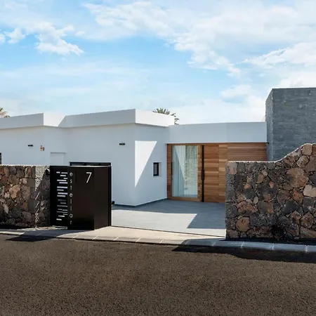 Estelinas - Luxurious 5 Bedroom - Stunning Sea Views - Jacuzzi Villa Puerto del Carmen (Lanzarote)