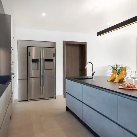 Estelinas - Luxurious 5 Bedroom - Stunning Sea Views - Jacuzzi Villa Puerto del Carmen (Lanzarote)
